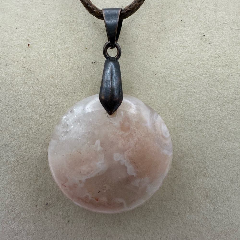 Round Flower Agate Pendant Necklace - Picture 3 of 6